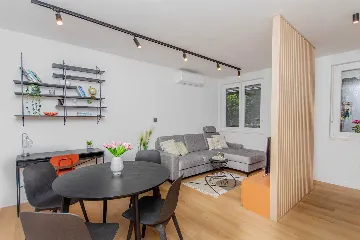 Split 1-Bedroom Apartment for 3 Guests