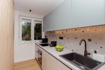 Split 1-Bedroom Apartment for 3 Guests