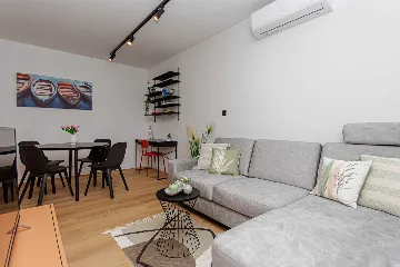 Split 1-Bedroom Apartment for 3 Guests