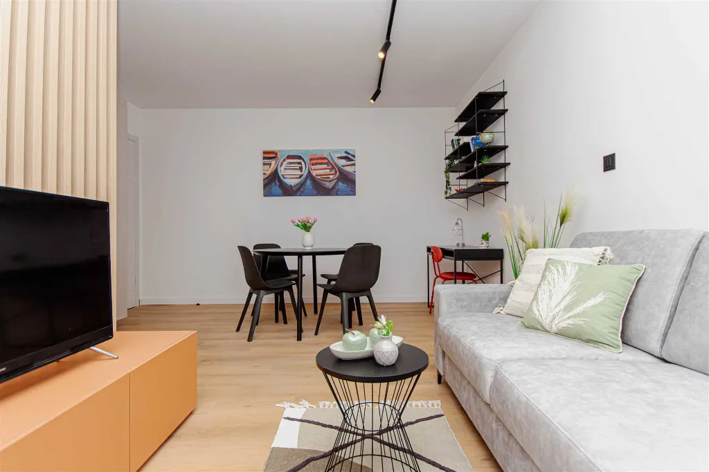 Split 1-Bedroom Apartment for 3 Guests
