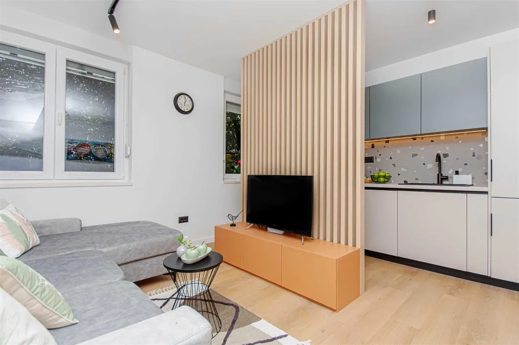 Split 1-Bedroom Apartment for 3 Guests