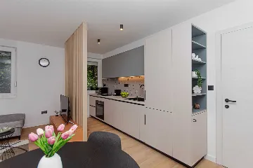 Split 1-Bedroom Apartment for 3 Guests