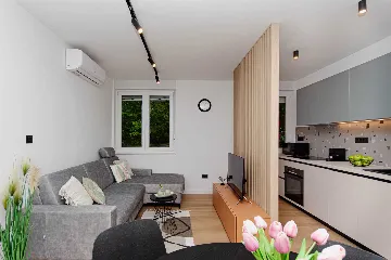Split 1-Bedroom Apartment for 3 Guests
