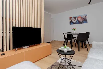 Split 1-Bedroom Apartment for 3 Guests