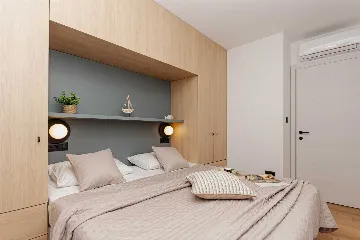 Split 1-Bedroom Apartment for 3 Guests