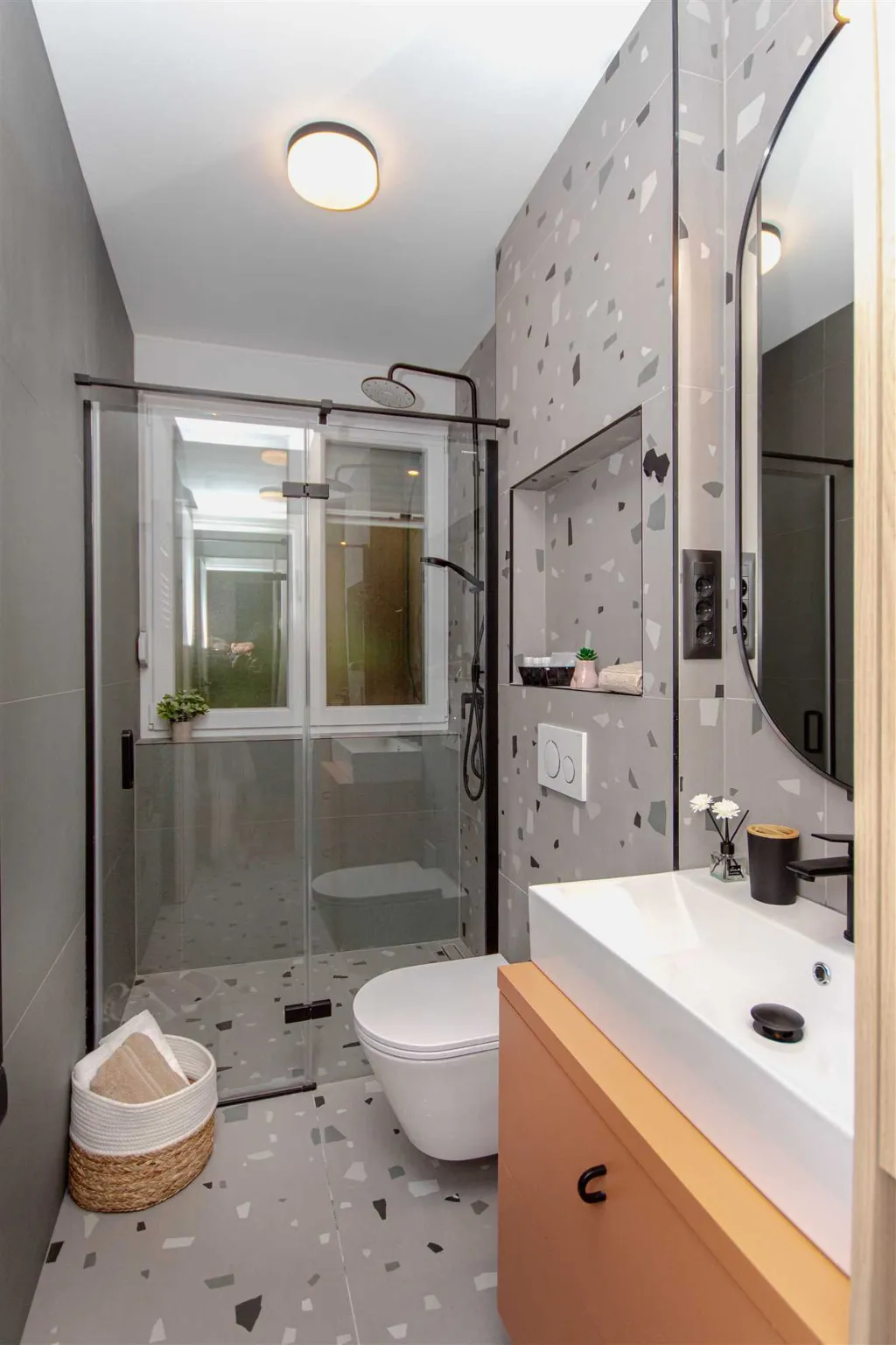 Split 1-Bedroom Apartment for 3 Guests