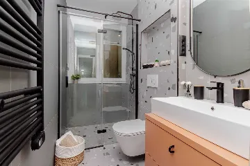 Split 1-Bedroom Apartment for 3 Guests