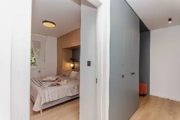 Split 1-Bedroom Apartment for 3 Guests