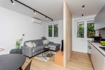 Split 1-Bedroom Apartment for 3 Guests