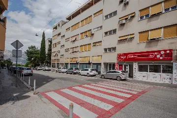 Split 1-Bedroom Apartment for 3 Guests