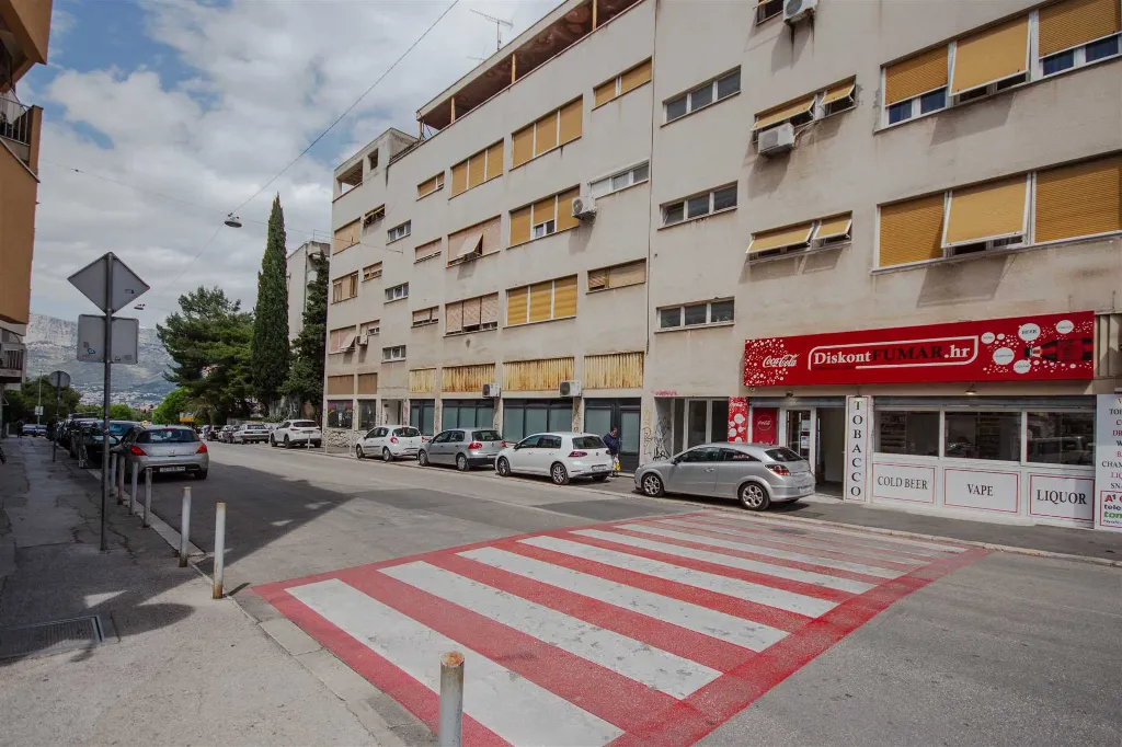 Split 1-Bedroom Apartment for 3 Guests