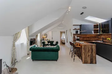 Modern Split Apartment for 4 with Wi‑Fi