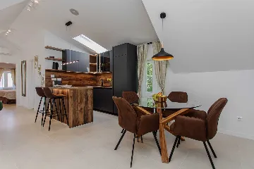 Modern Split Apartment for 4 with Wi‑Fi