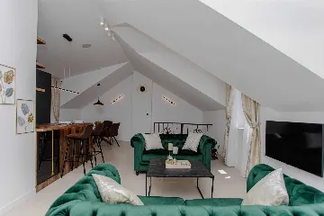 Modern Split Apartment for 4 with Wi‑Fi