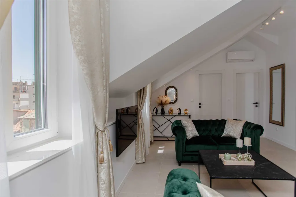 Modern Split Apartment for 4 with Wi‑Fi
