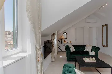 Modern Split Apartment for 4 with Wi‑Fi