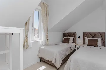 Modern Split Apartment for 4 with Wi‑Fi