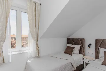 Modern Split Apartment for 4 with Wi‑Fi