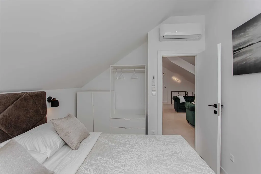 Modern Split Apartment for 4 with Wi‑Fi