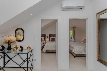 Modern Split Apartment for 4 with Wi‑Fi