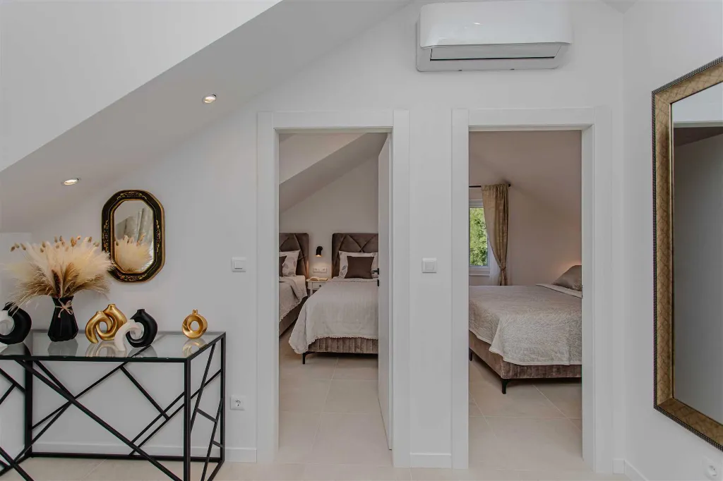 Modern Split Apartment for 4 with Wi‑Fi