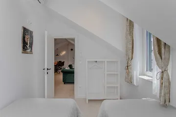 Modern Split Apartment for 4 with Wi‑Fi