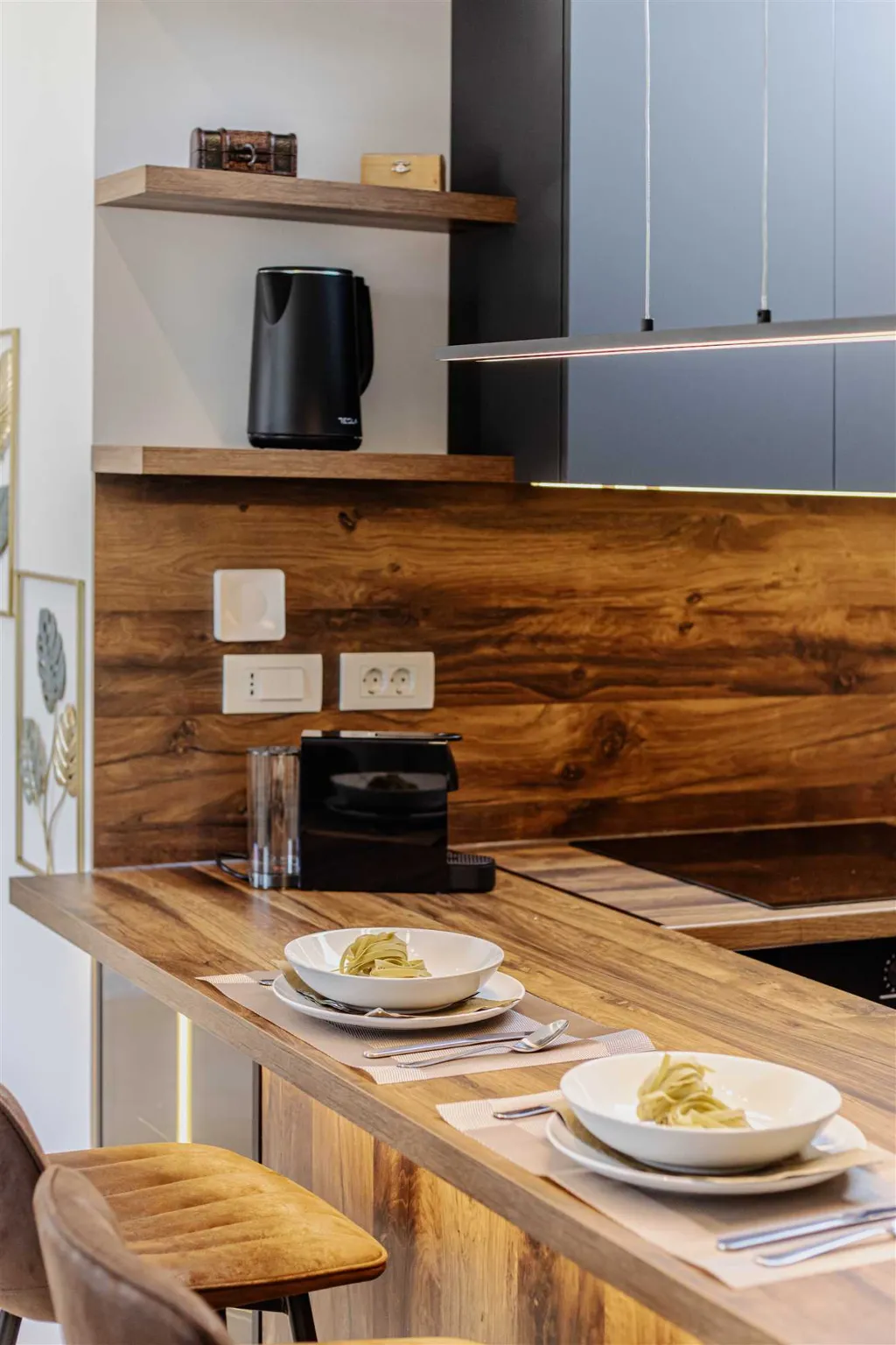 Modern Split Apartment for 4 with Wi‑Fi