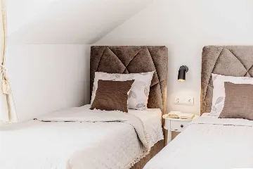 Modern Split Apartment for 4 with Wi‑Fi