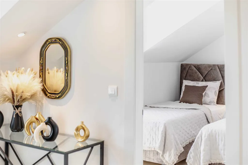 Modern Split Apartment for 4 with Wi‑Fi