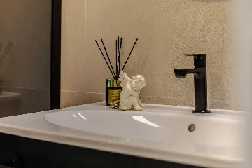 Modern Split Apartment for 4 with Wi‑Fi