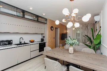 Split 2-Bedroom Apartment for Up to 5 Guests