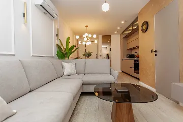 Split 2-Bedroom Apartment for Up to 5 Guests