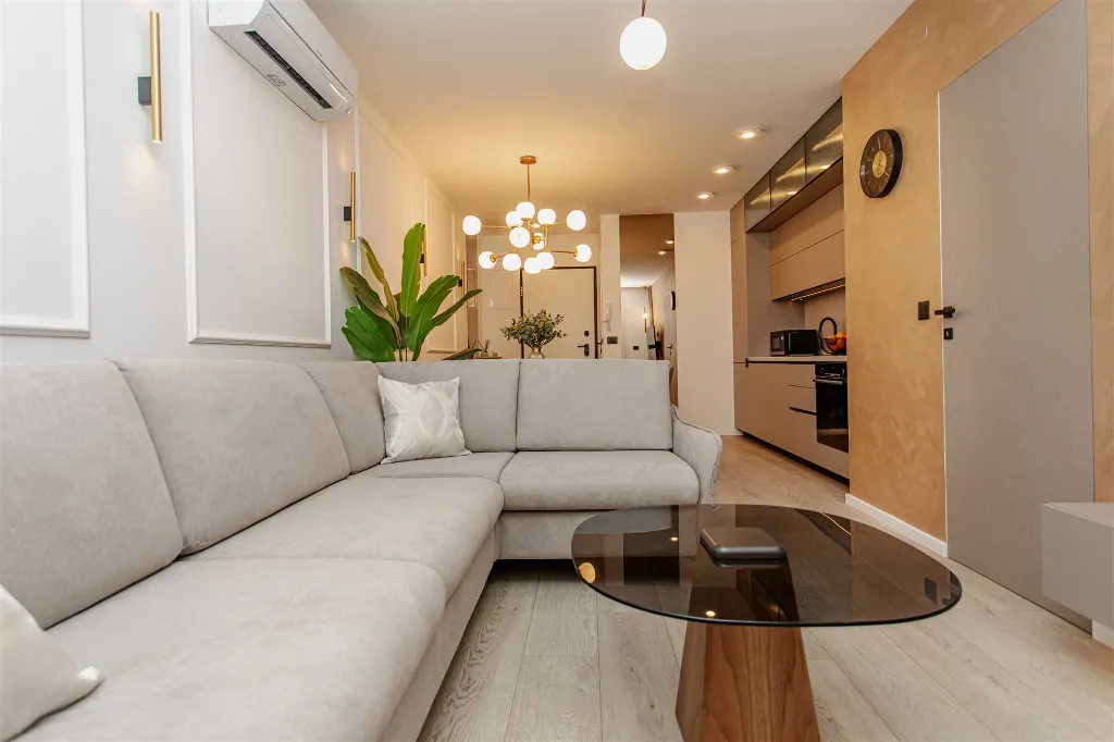 Split 2-Bedroom Apartment for Up to 5 Guests