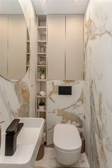 Split 2-Bedroom Apartment for Up to 5 Guests