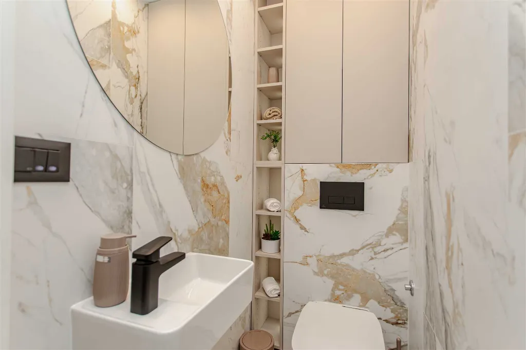 Split 2-Bedroom Apartment for Up to 5 Guests