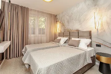 Split 2-Bedroom Apartment for Up to 5 Guests