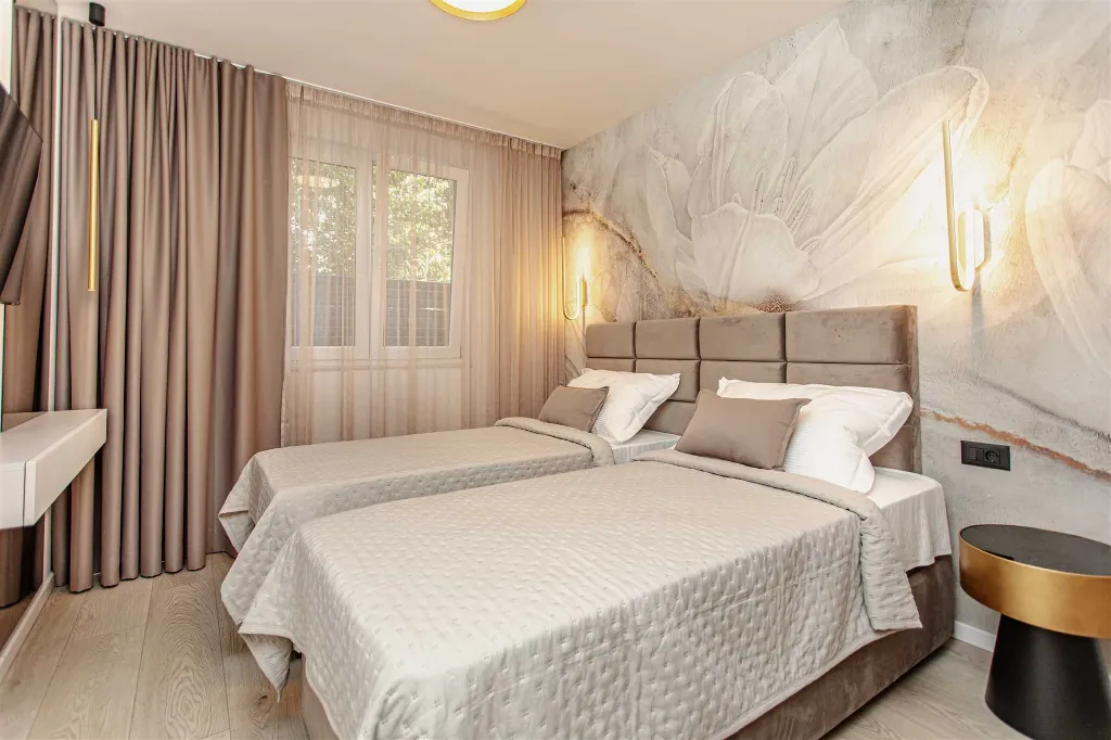 Split 2-Bedroom Apartment for Up to 5 Guests