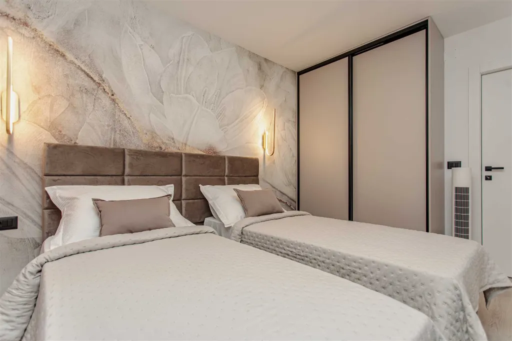 Split 2-Bedroom Apartment for Up to 5 Guests
