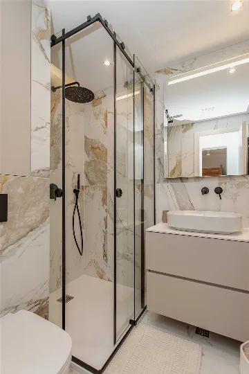 Split 2-Bedroom Apartment for Up to 5 Guests