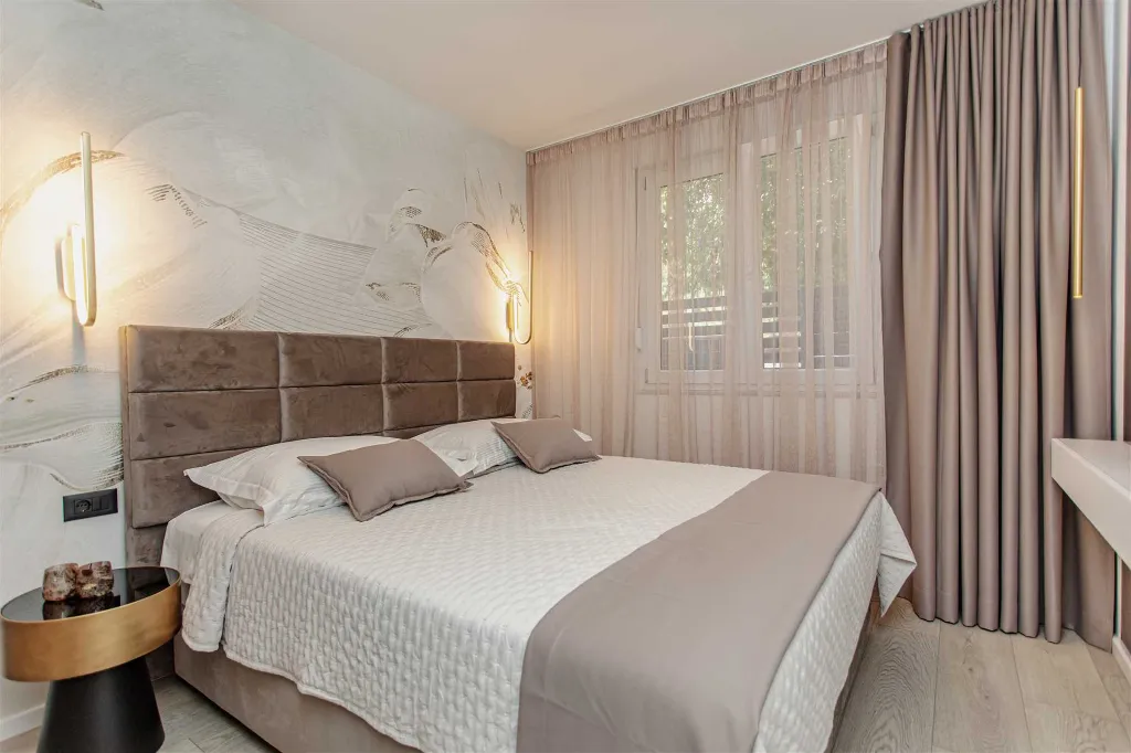 Split 2-Bedroom Apartment for Up to 5 Guests