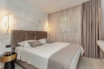 Split 2-Bedroom Apartment for Up to 5 Guests