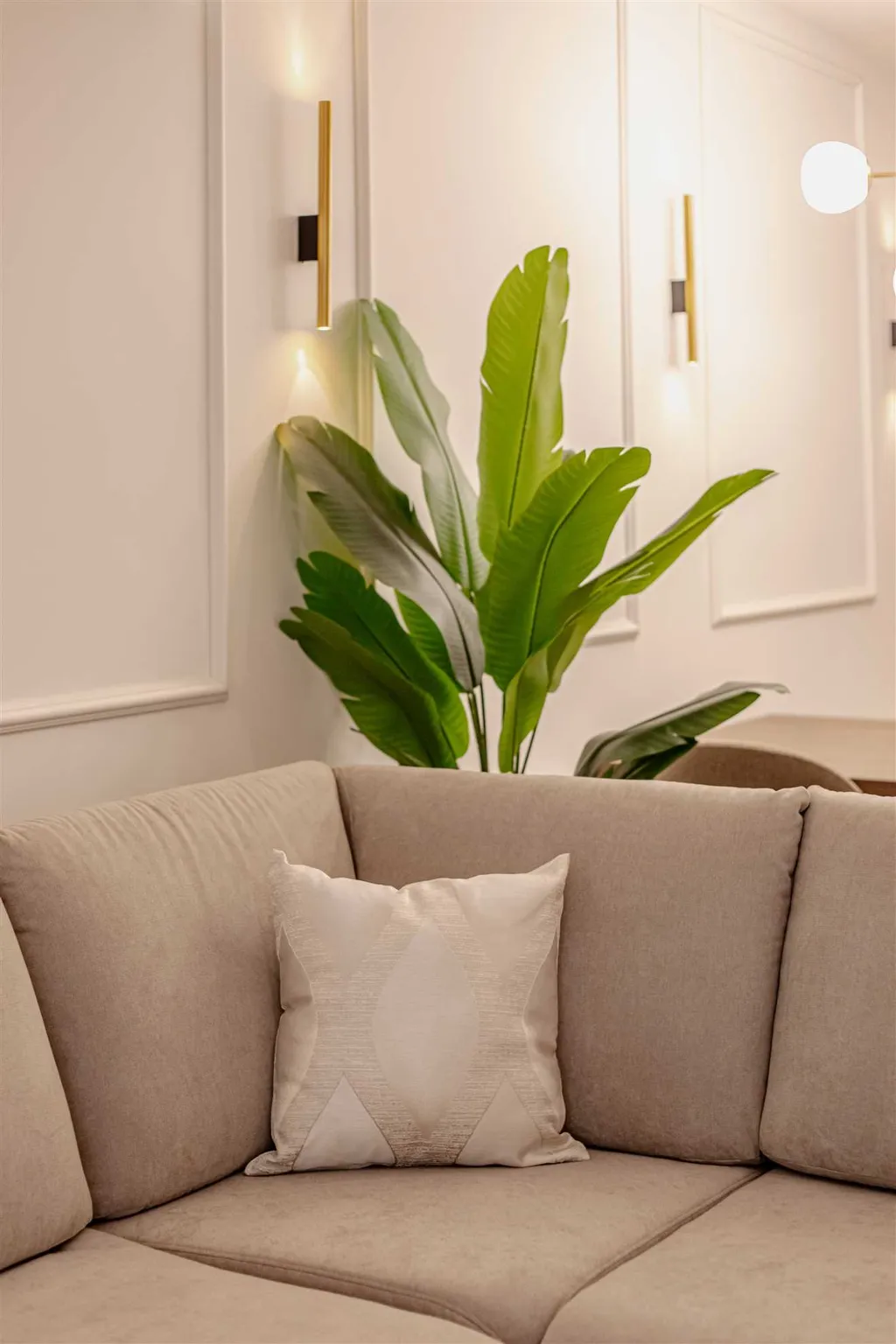Split 2-Bedroom Apartment for Up to 5 Guests