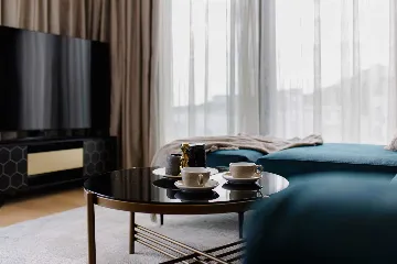 Split 2-Bedroom Sea-Front Apartment with Hot Tub