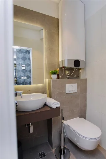 Split 2-Bedroom Sea-Front Apartment with Hot Tub