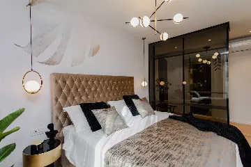 Split 2-Bedroom Sea-Front Apartment with Hot Tub