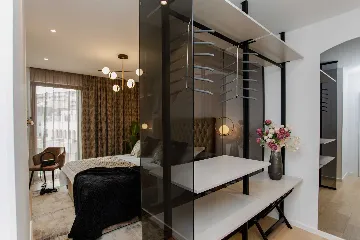 Split 2-Bedroom Sea-Front Apartment with Hot Tub