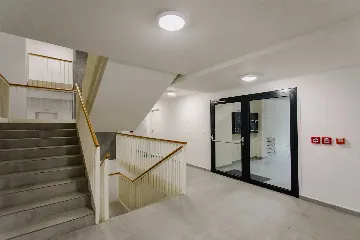 Split 2-Bedroom Sea-Front Apartment with Hot Tub