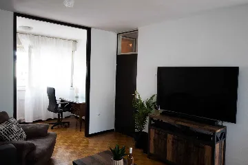 Split 3-Bedroom Apartment with City-View Balcony