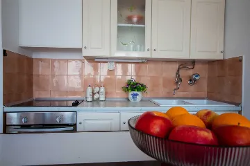 Split 3-Bedroom Apartment with City-View Balcony