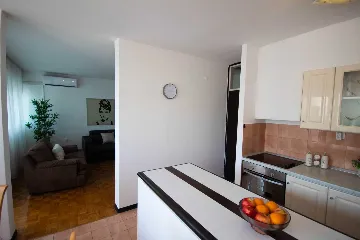 Split 3-Bedroom Apartment with City-View Balcony